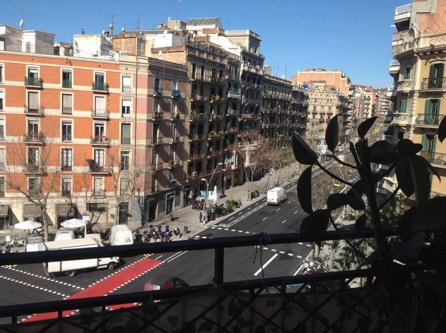 Spacious & Comfortable Flat In Centric Eixample Barcelona